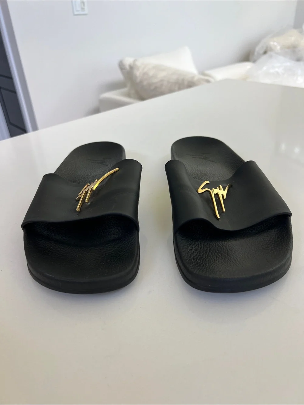 Giuseppe Zanotti brett signature gold tone logo black leather open toe slides 44